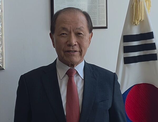 Former Deputy PM Hwang
